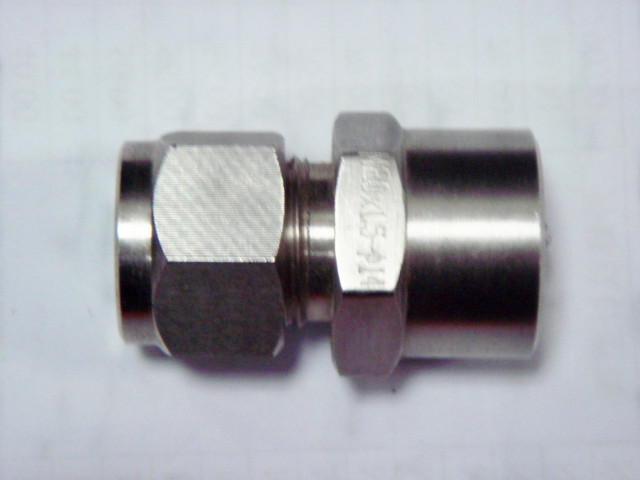 卡套(tao)式壓力(li)表直通(tong)接頭