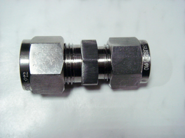 卡(ka)套異徑(jing)直通接(jie)頭